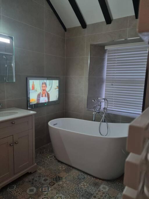 Luxurious Cottage With Hot Tub, Lake District Duddon Exterior photo