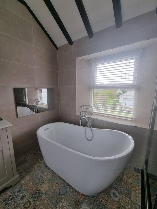 Luxurious Cottage With Hot Tub, Lake District Duddon Exterior photo
