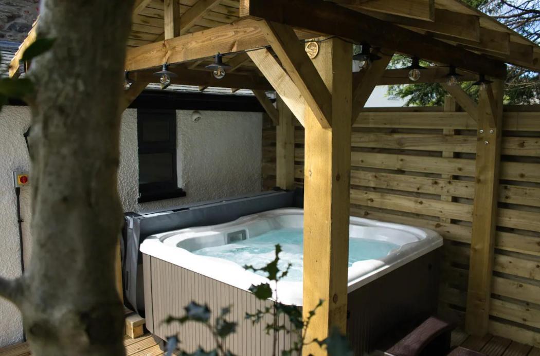 Luxurious Cottage With Hot Tub, Lake District Duddon Exterior photo